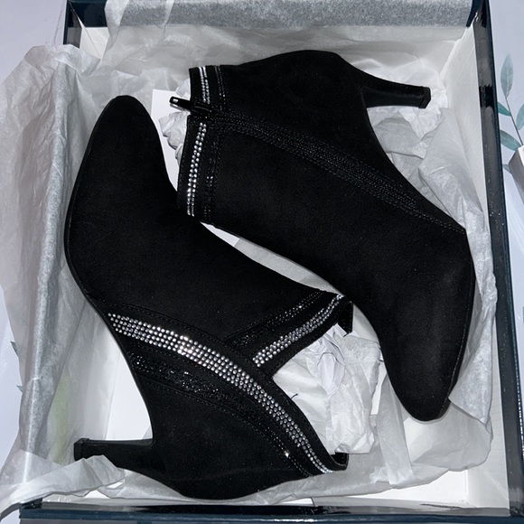 Embellished Rhinestone Trim Cushioned Almond Toe Stiletto Zip-Up Dress Booties - Picture 7 of 10